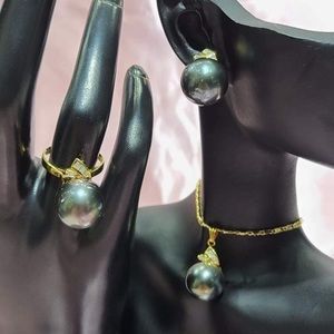 Authentic South Sea pearls in 14k gold